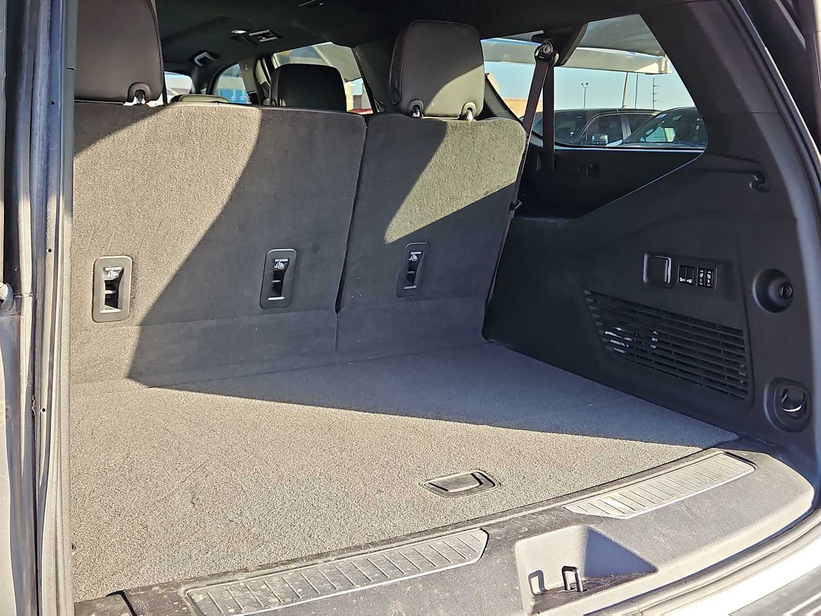 Thumbnail: 2023 Chevrolet Suburban - 23