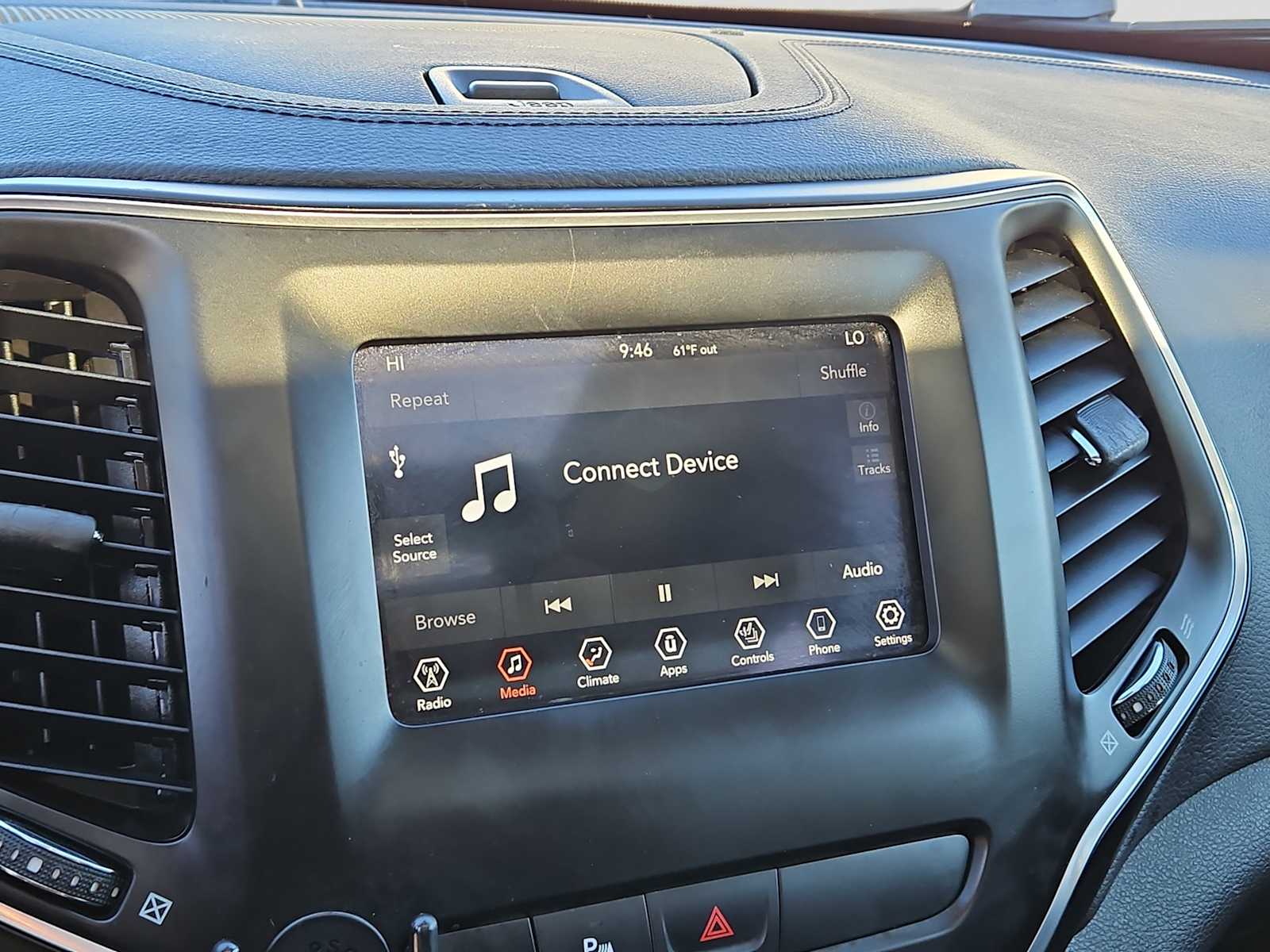 Thumbnail: 2019 Jeep Cherokee - 24