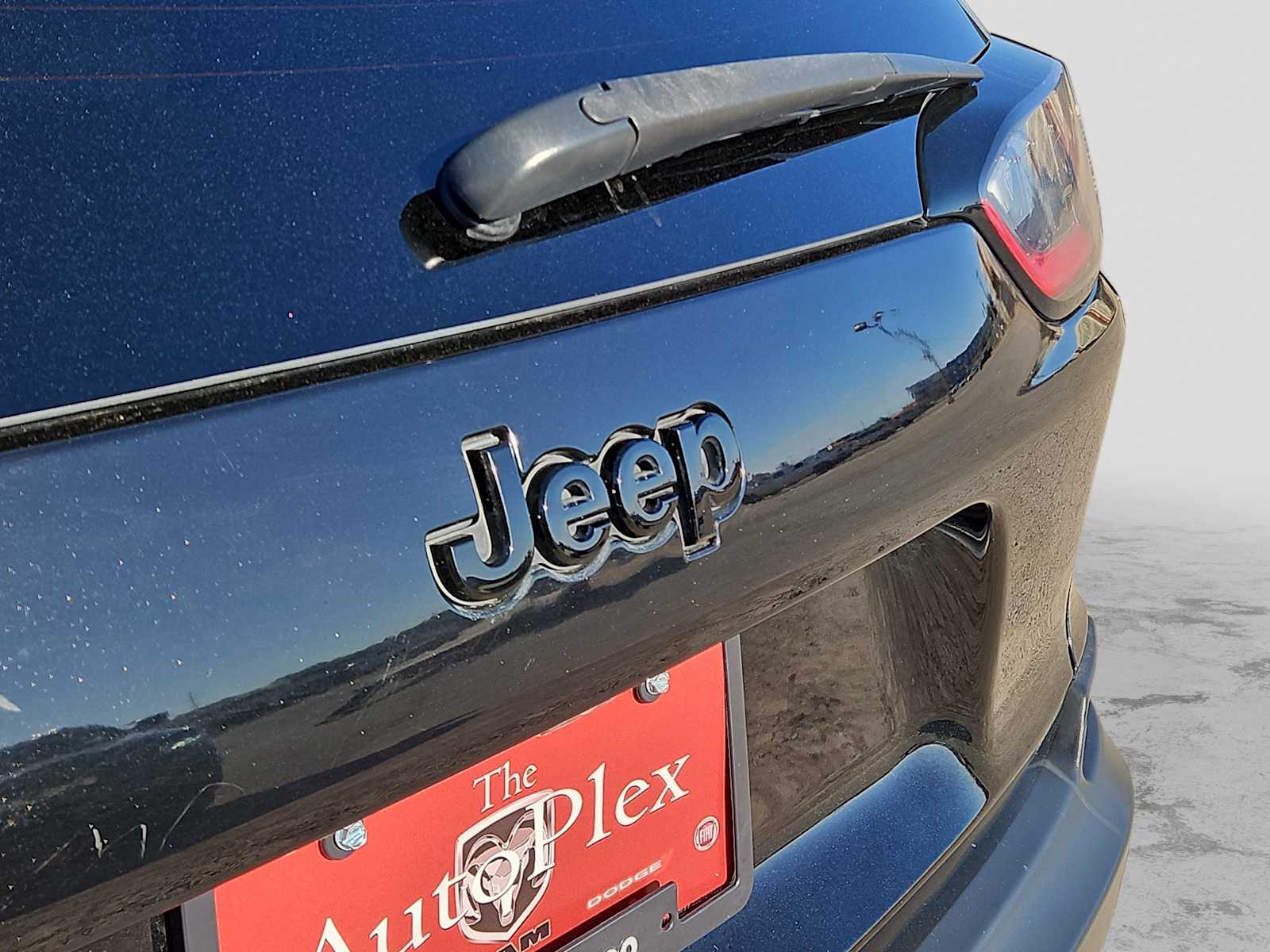 Thumbnail: 2019 Jeep Cherokee - 11