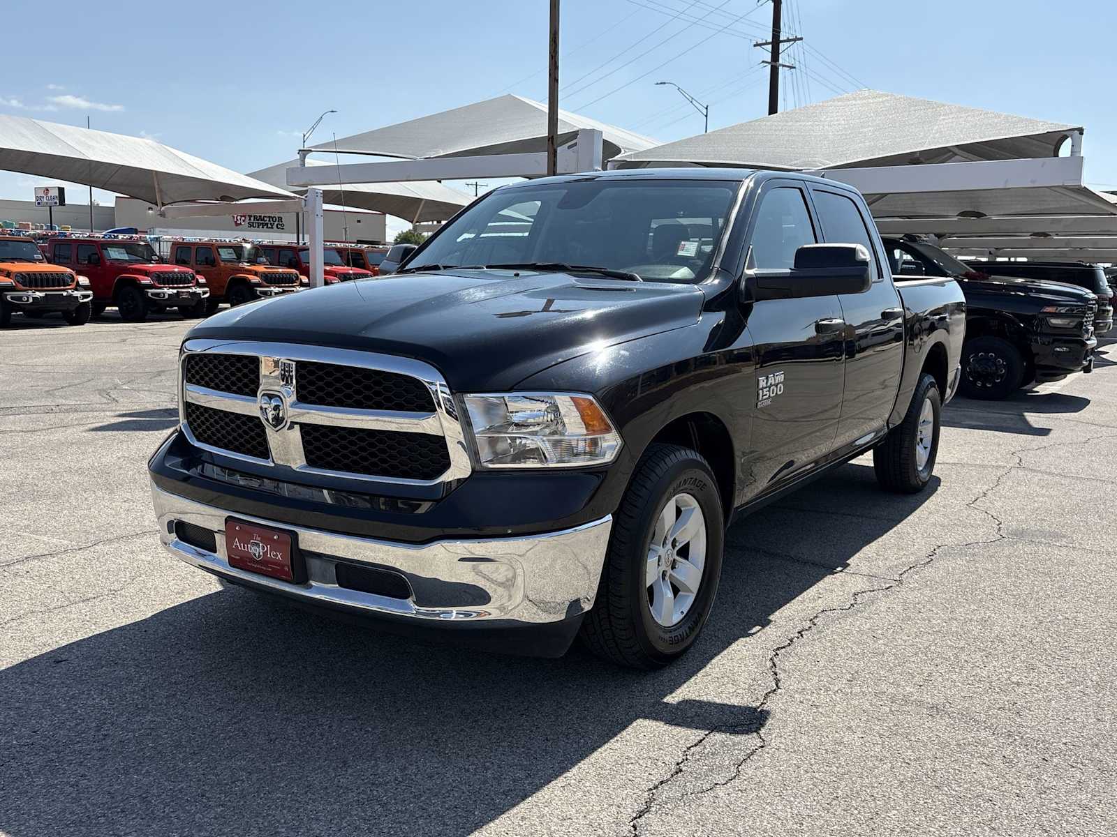 Thumbnail: 2023 RAM 1500 Classic - 4