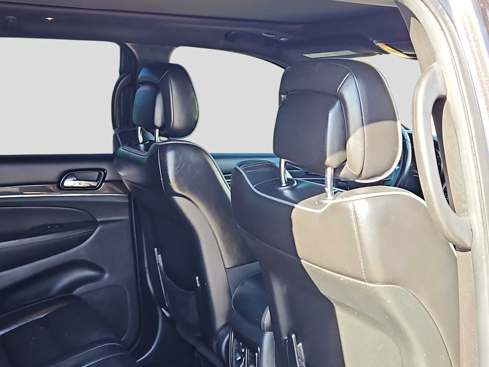 Thumbnail: 2019 Jeep Grand Cherokee - 17