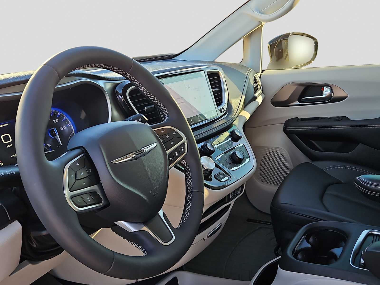 Thumbnail: 2024 Chrysler Pacifica - 10