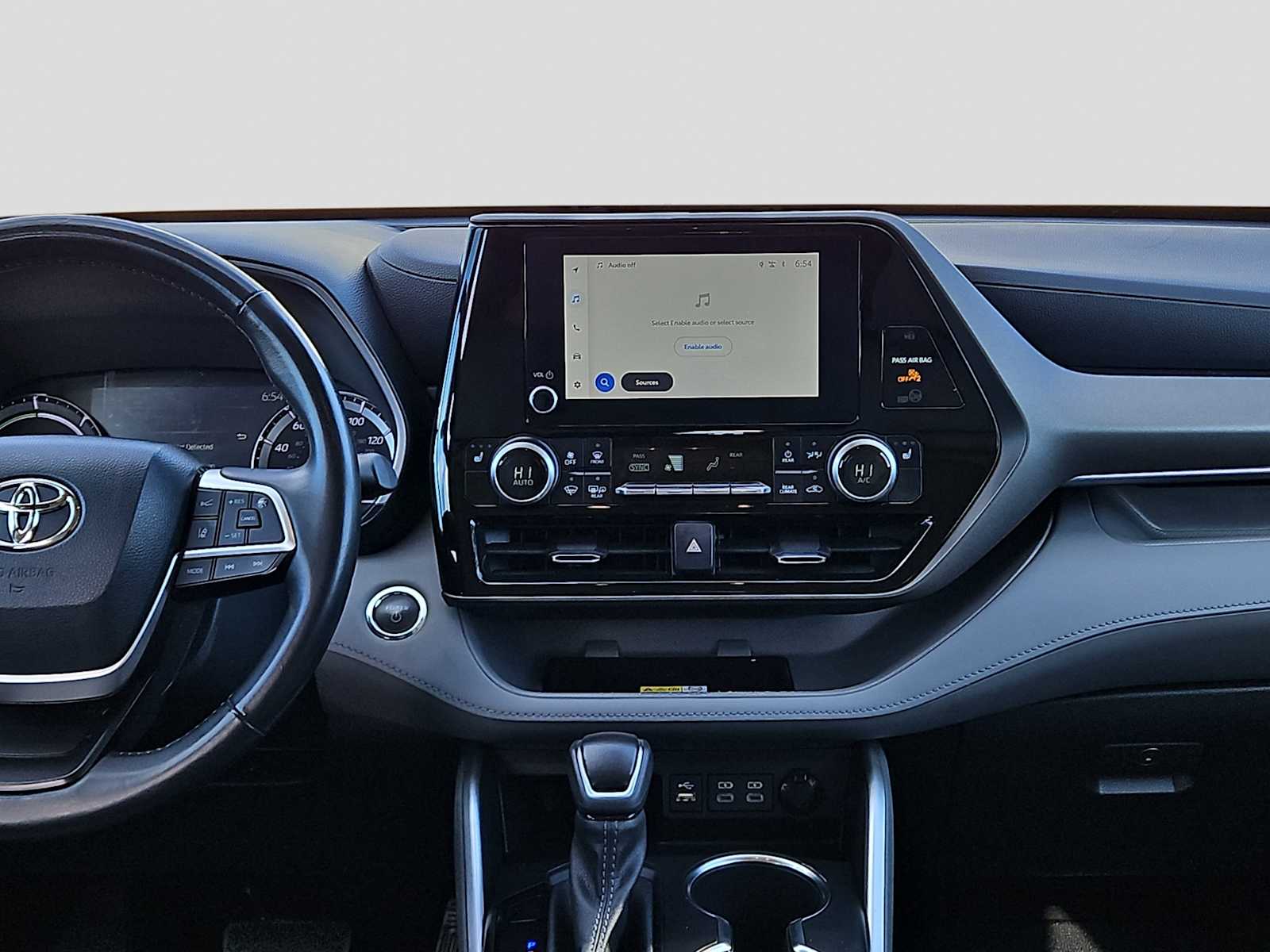 Thumbnail: 2023 Toyota Highlander - 14