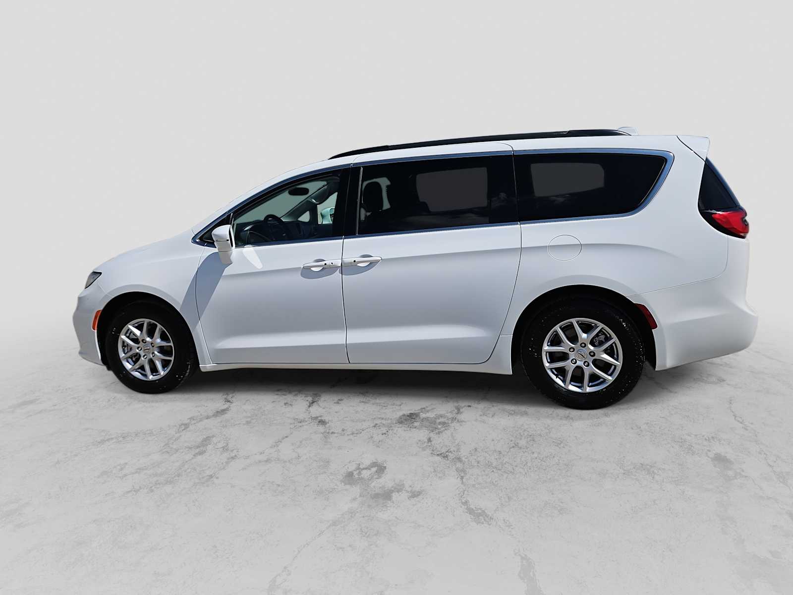 Thumbnail: 2022 Chrysler Pacifica - 5