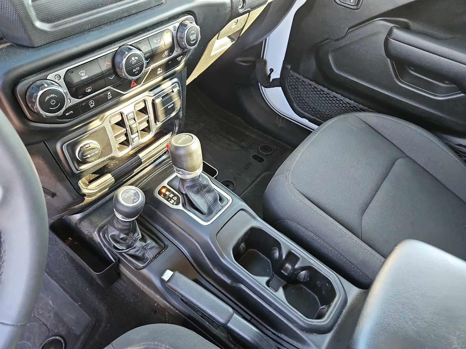 Thumbnail: 2023 Jeep Gladiator - 24