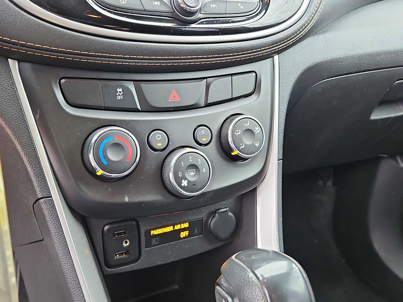 Thumbnail: 2021 Chevrolet Trax - 25