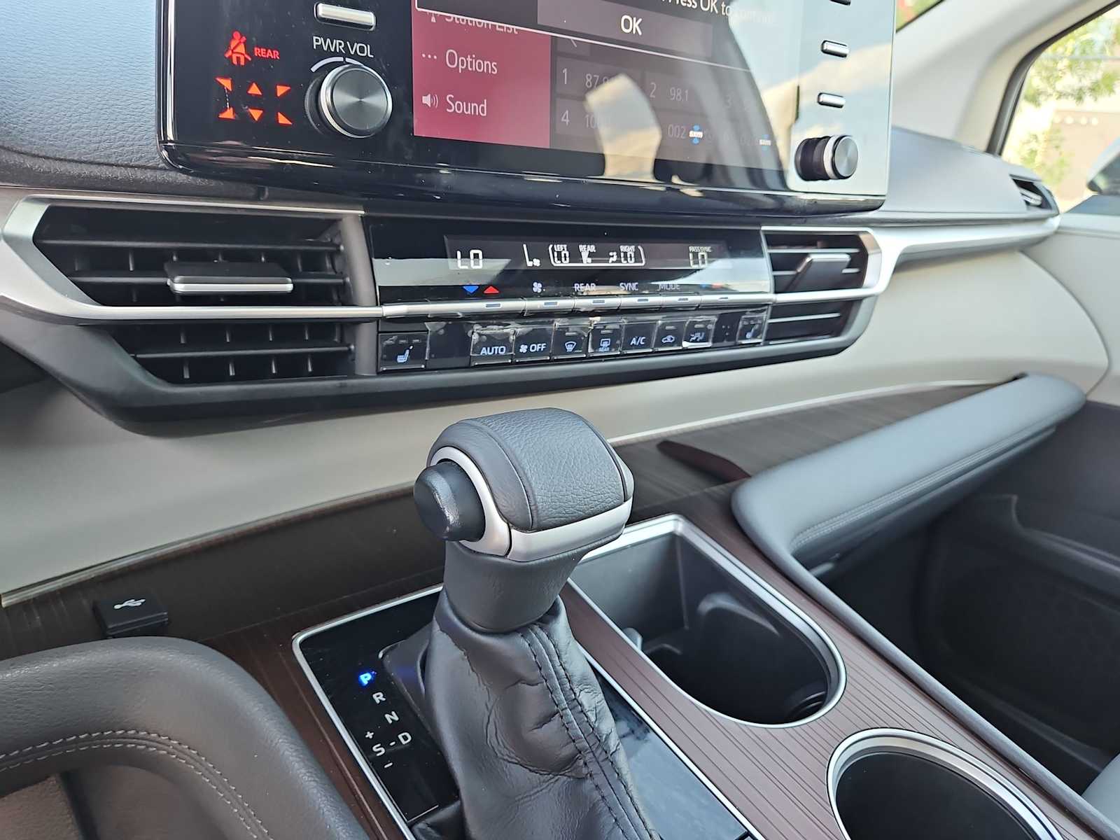 Thumbnail: 2022 Toyota Sienna - 28