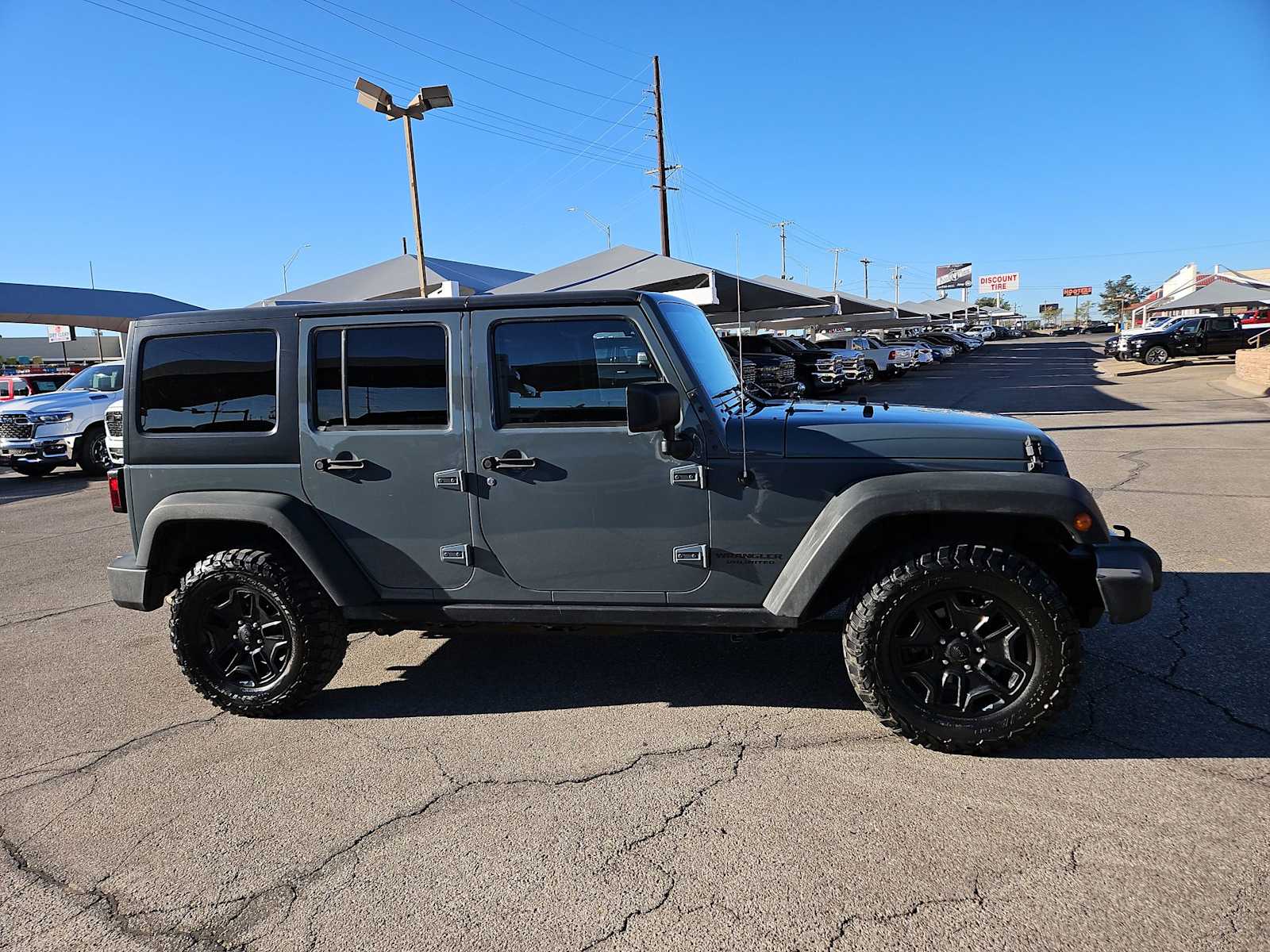 Thumbnail: 2015 Jeep Wrangler - 6