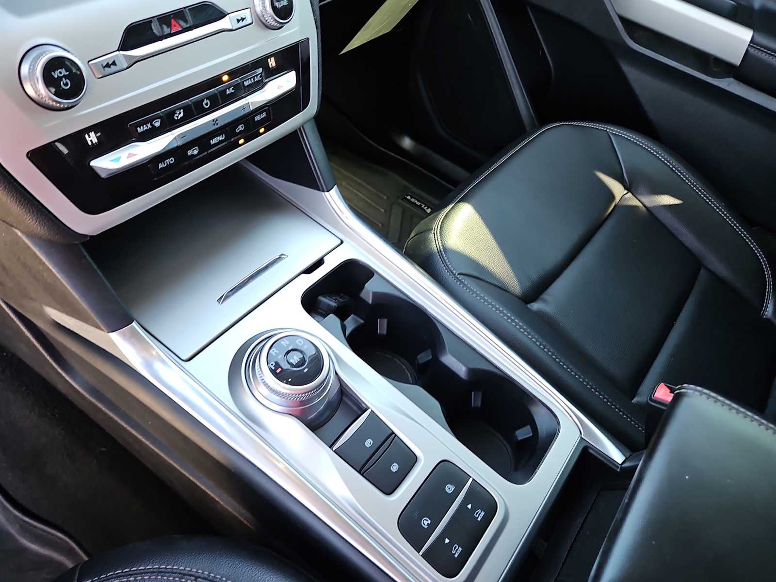 Thumbnail: 2020 Ford Explorer - 20