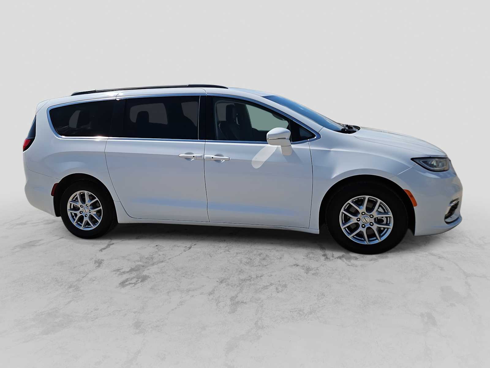 Thumbnail: 2022 Chrysler Pacifica - 9