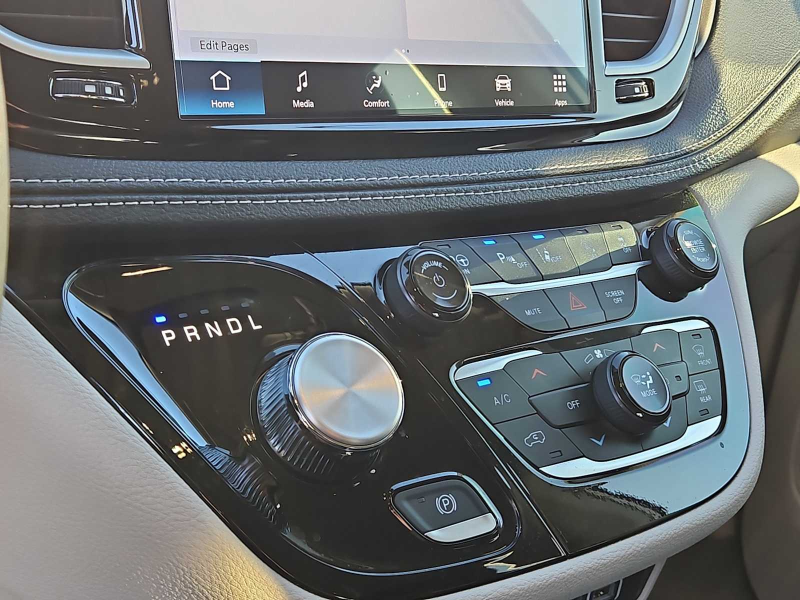 Thumbnail: 2024 Chrysler Pacifica - 21