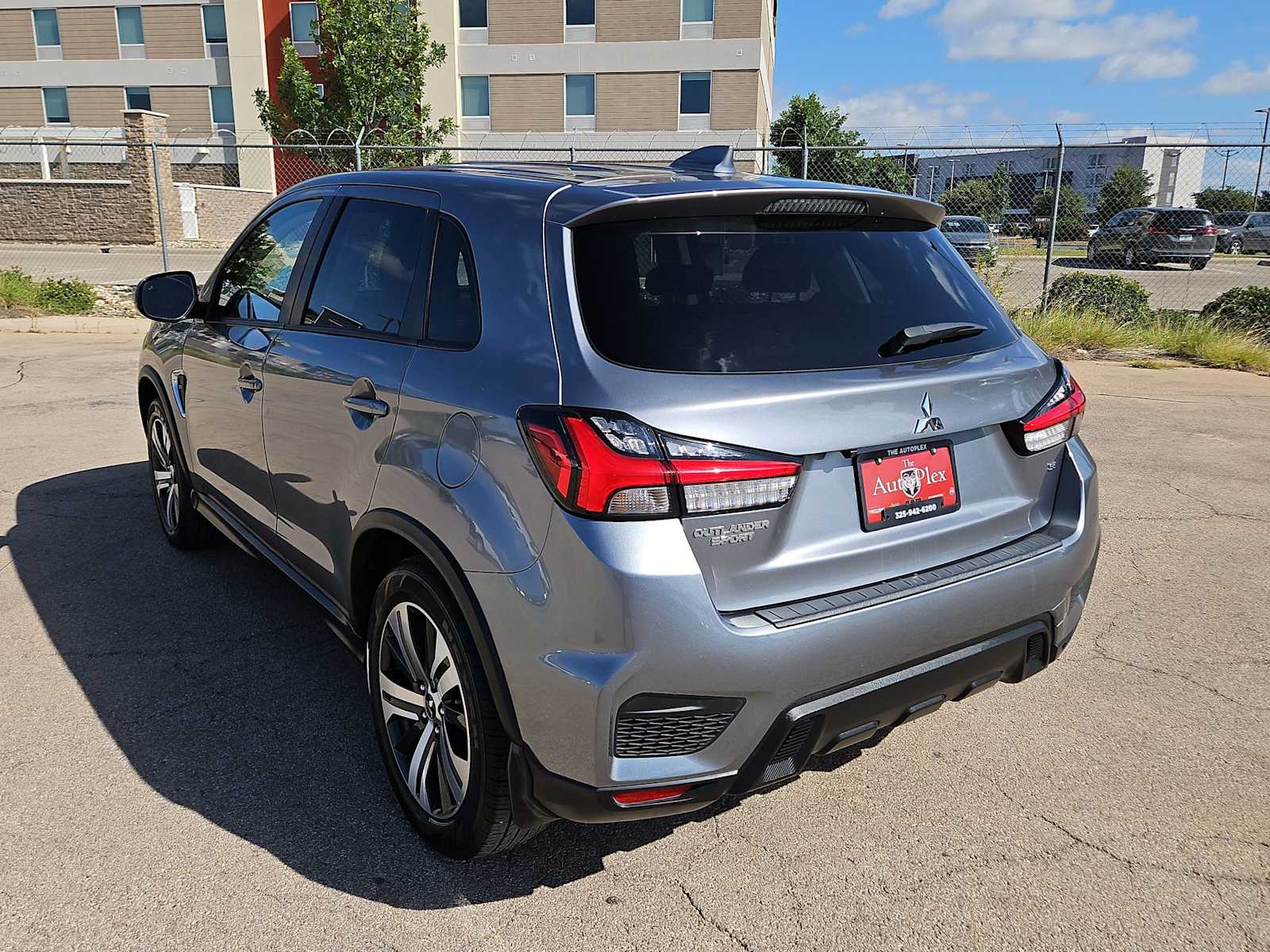 Thumbnail: 2023 Mitsubishi Outlander Sport - 12