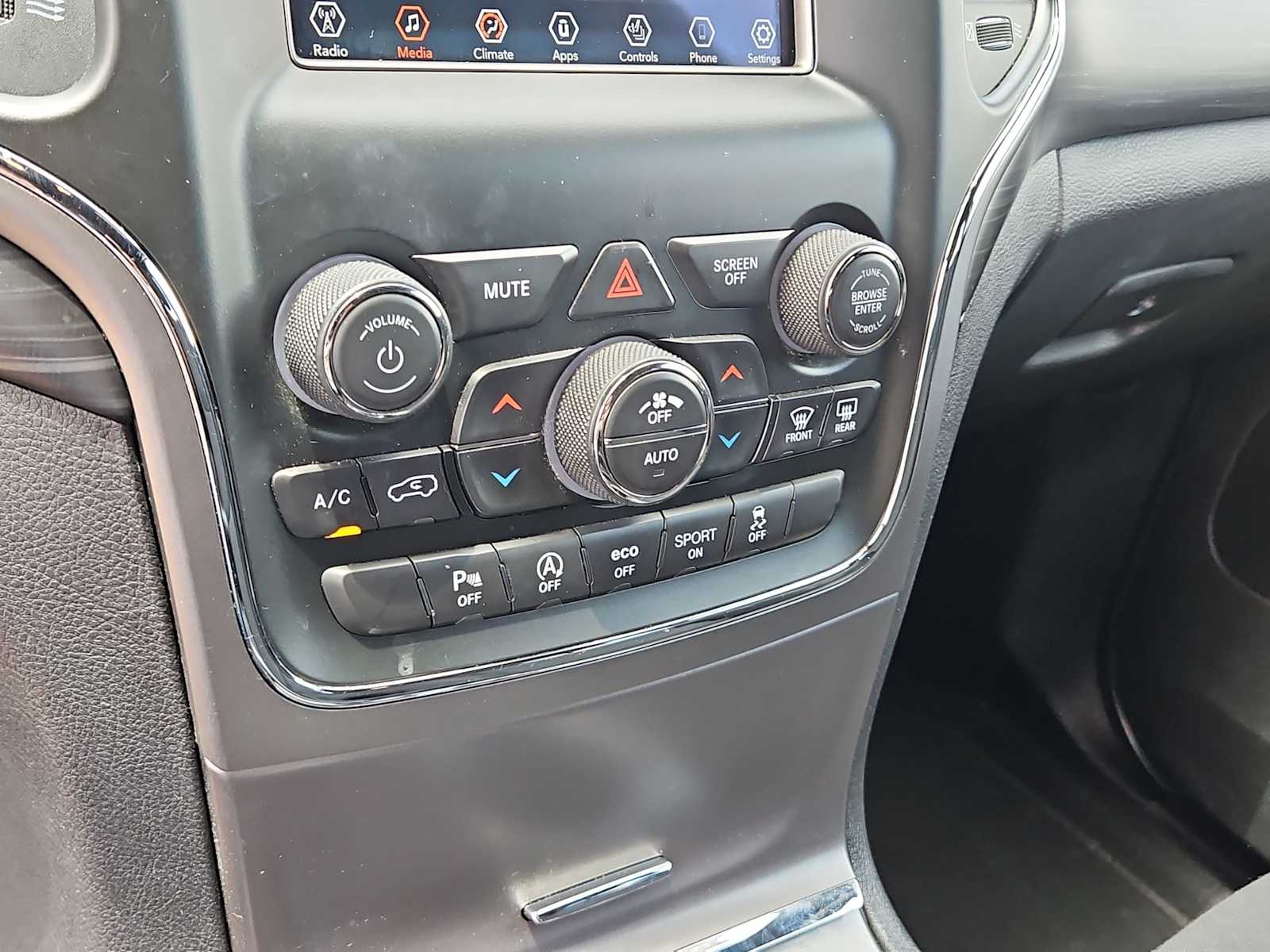 Thumbnail: 2020 Jeep Grand Cherokee - 28