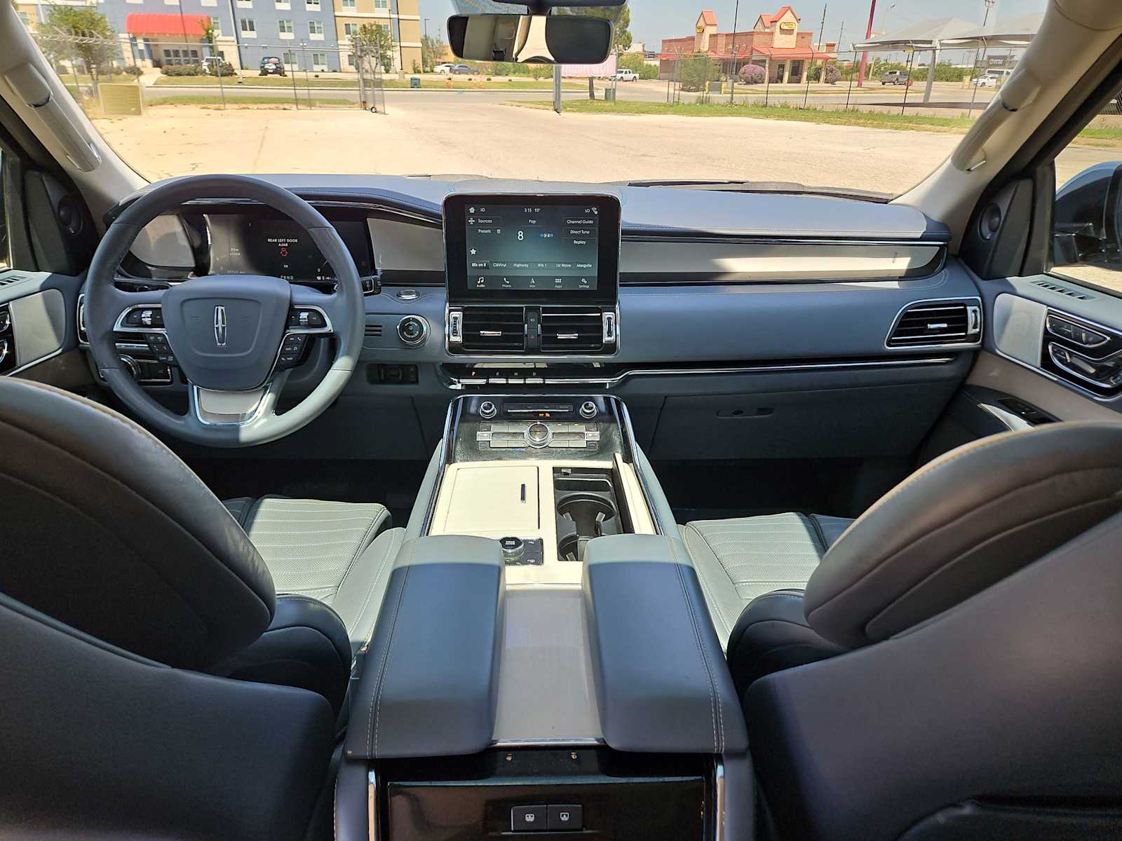 Thumbnail: 2019 Lincoln Navigator L - 19