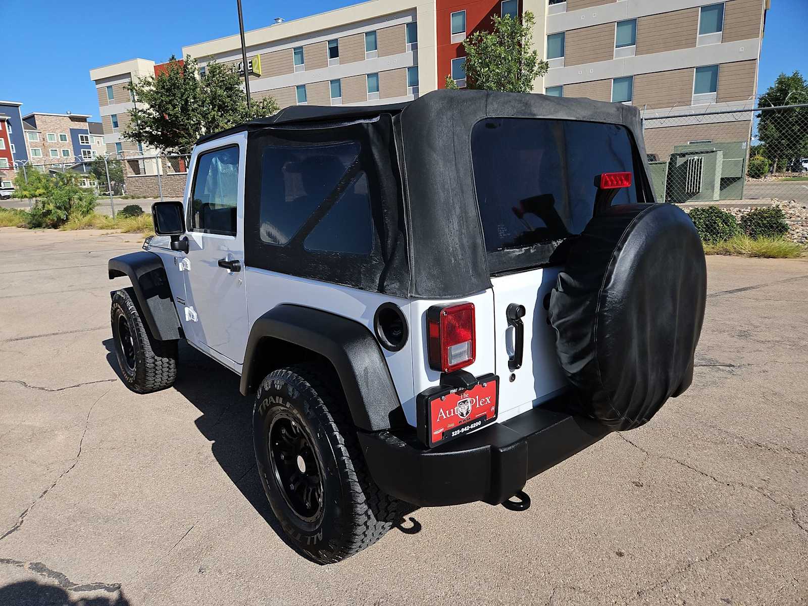 Thumbnail: 2011 Jeep Wrangler - 12