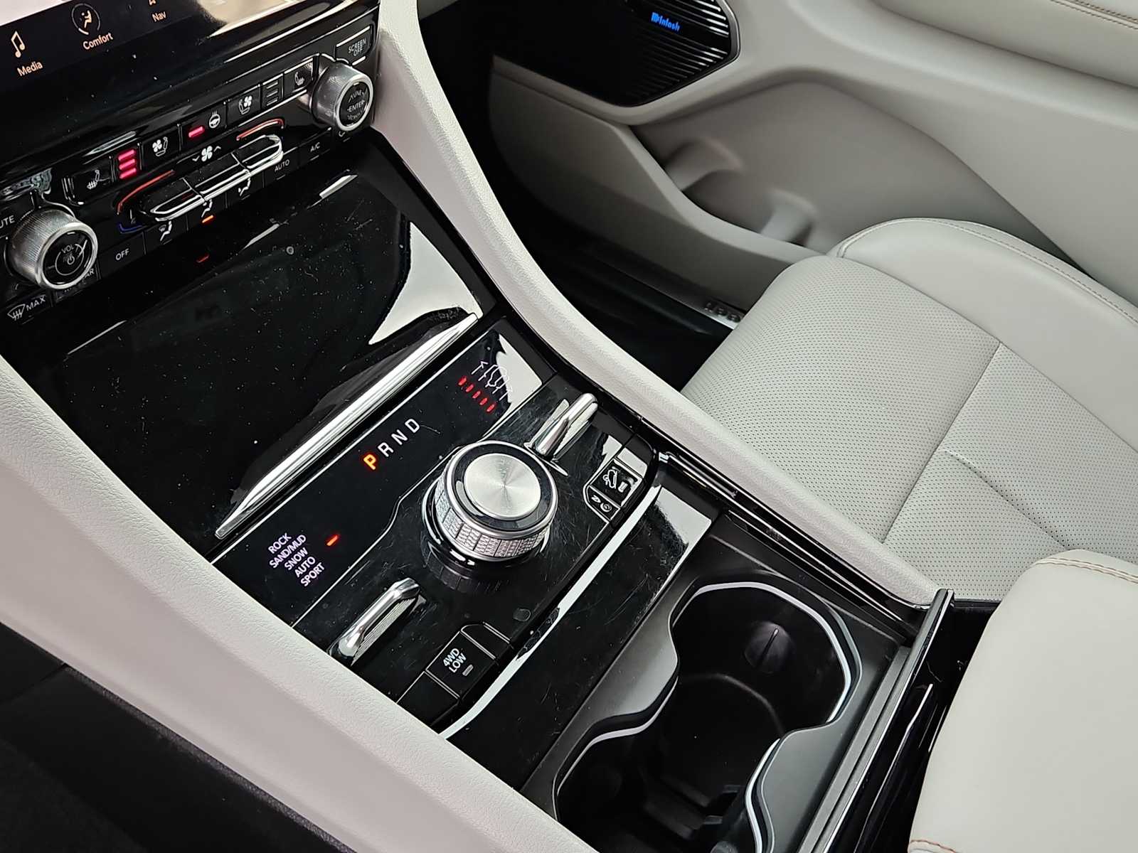 Thumbnail: 2022 Jeep Grand Cherokee - 20