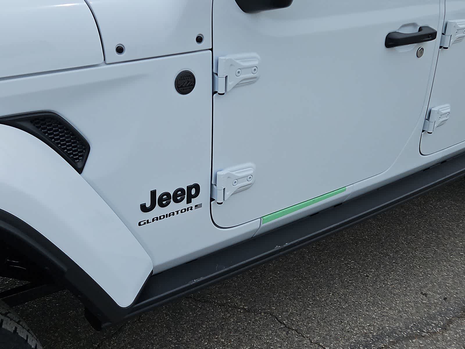 Thumbnail: 2024 Jeep Gladiator - 15