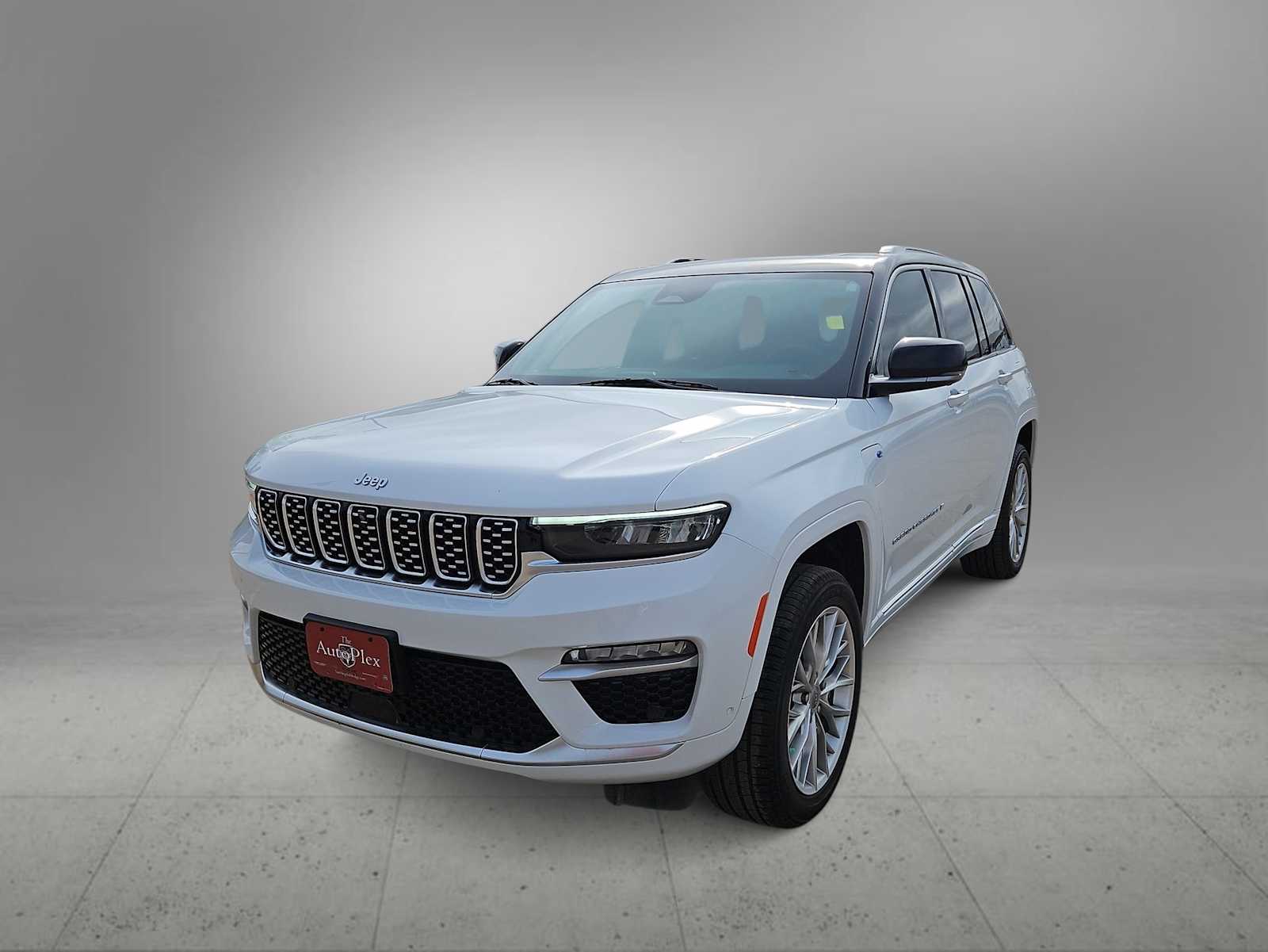 2022 Jeep Grand Cherokee Summit 4xe Hero Image
