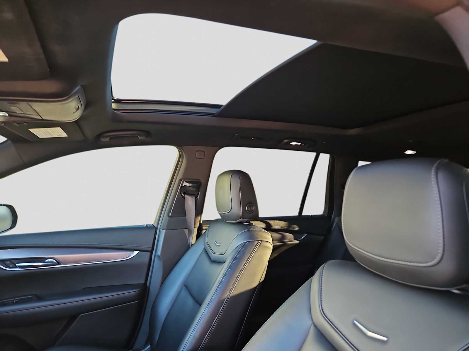 Thumbnail: 2022 Cadillac XT6 - 15