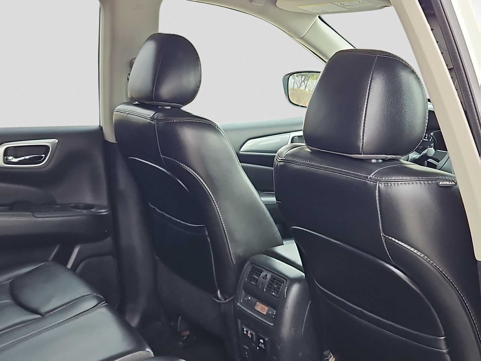 Thumbnail: 2020 Nissan Pathfinder - 17