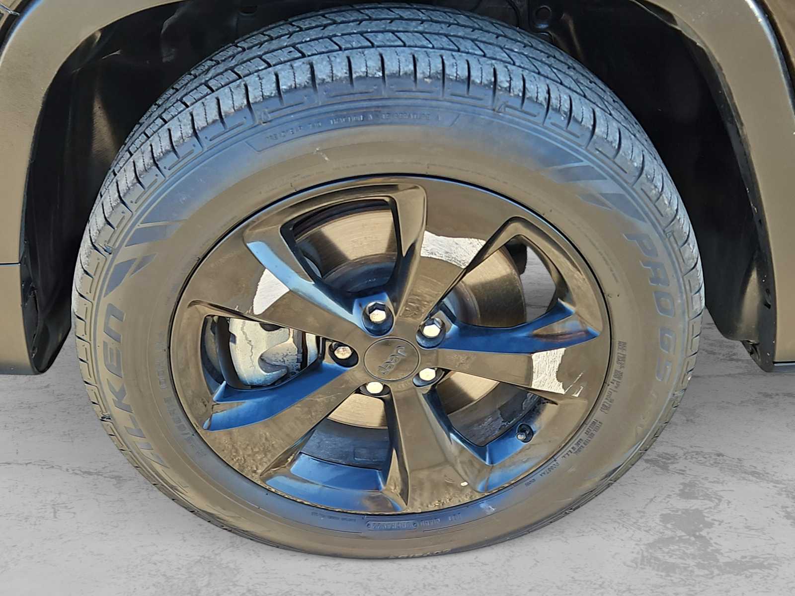 Thumbnail: 2019 Jeep Cherokee - 12