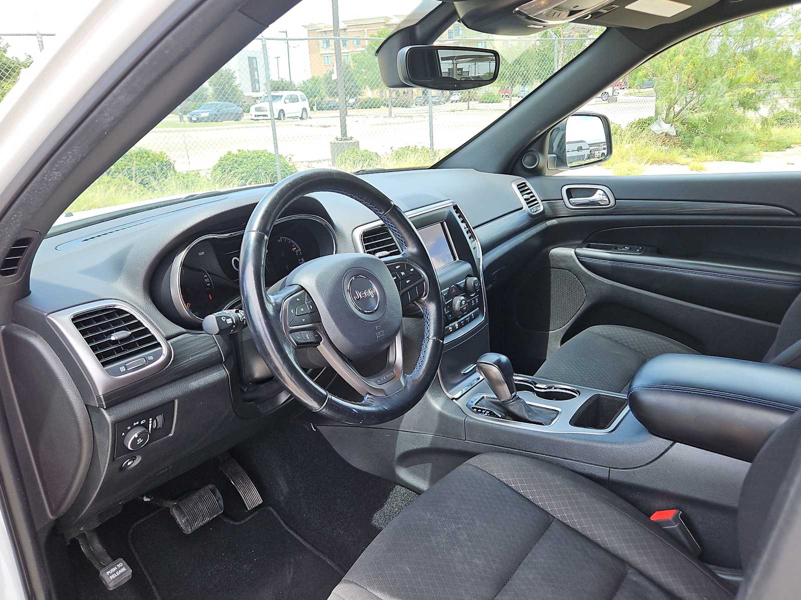 Thumbnail: 2020 Jeep Grand Cherokee - 10