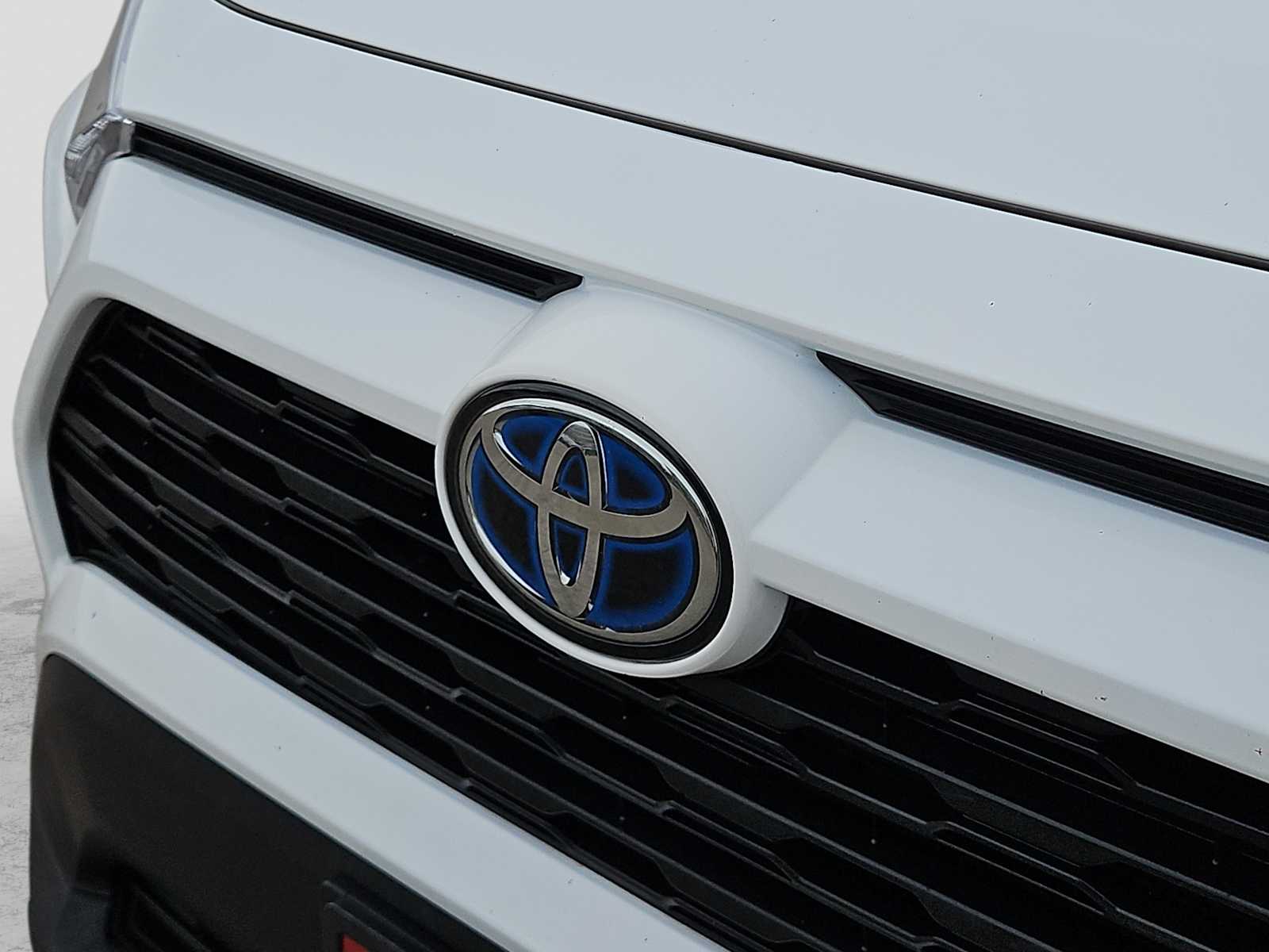 Thumbnail: 2022 Toyota RAV4 - 13
