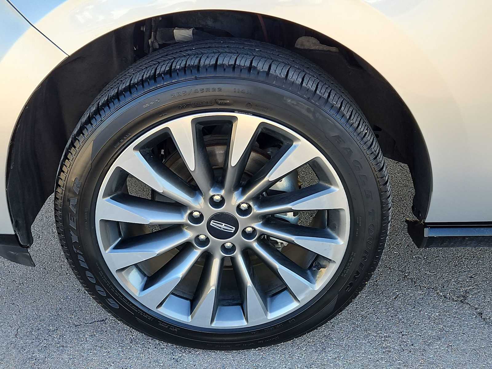 Thumbnail: 2018 Lincoln Navigator - 16
