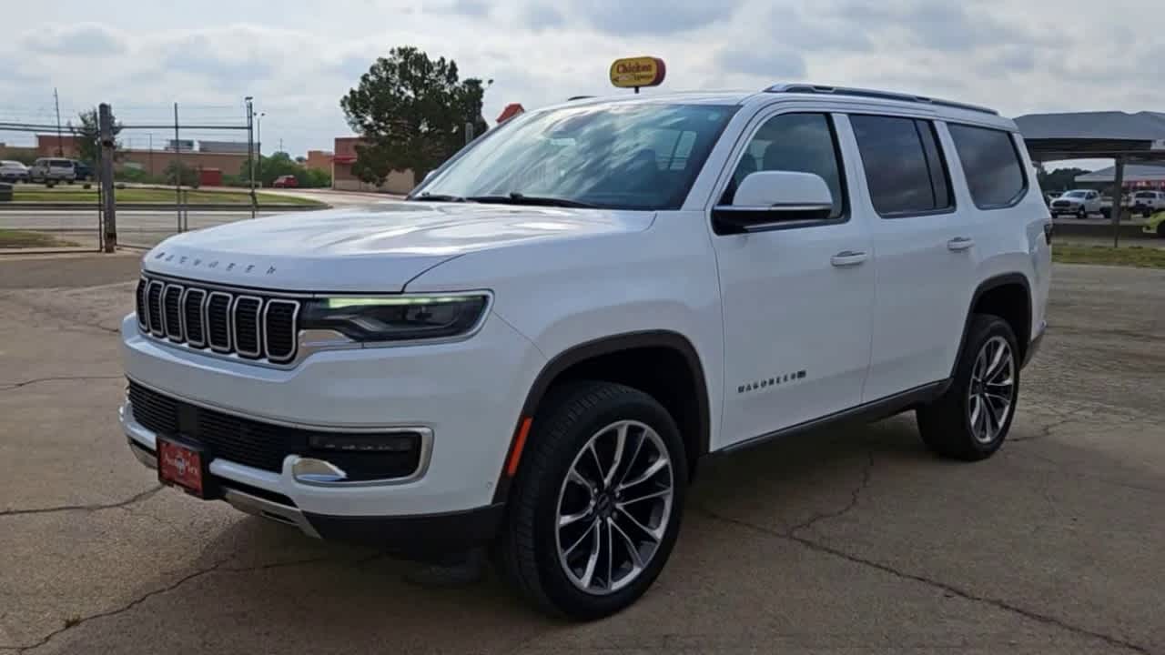 Thumbnail: 2022 Jeep Wagoneer - 4