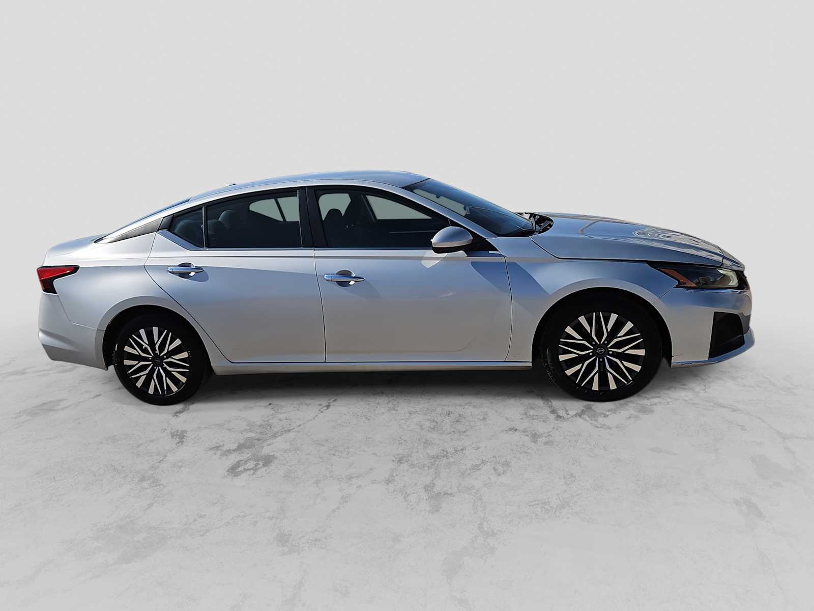 Thumbnail: 2023 Nissan Altima - 9