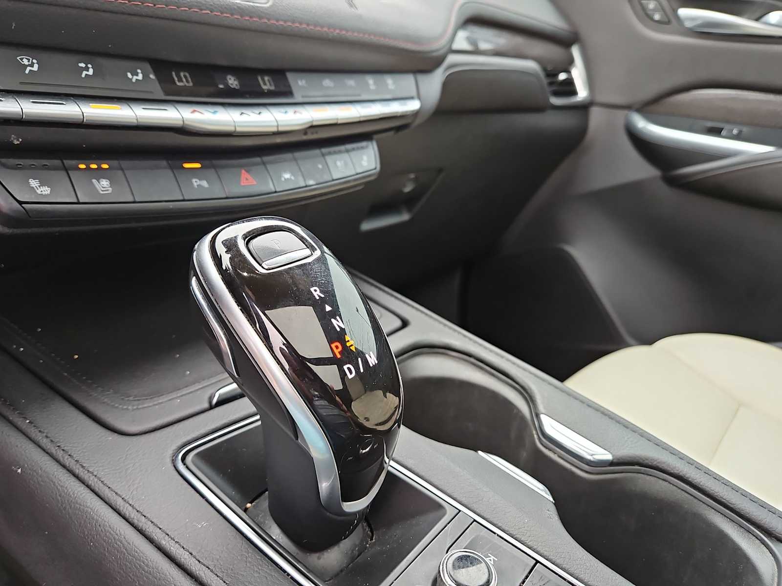 Thumbnail: 2021 Cadillac XT4 - 25