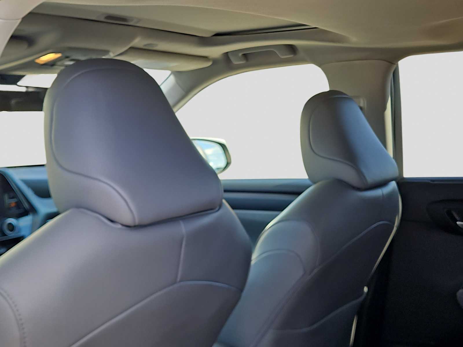 Thumbnail: 2023 Toyota Highlander - 16