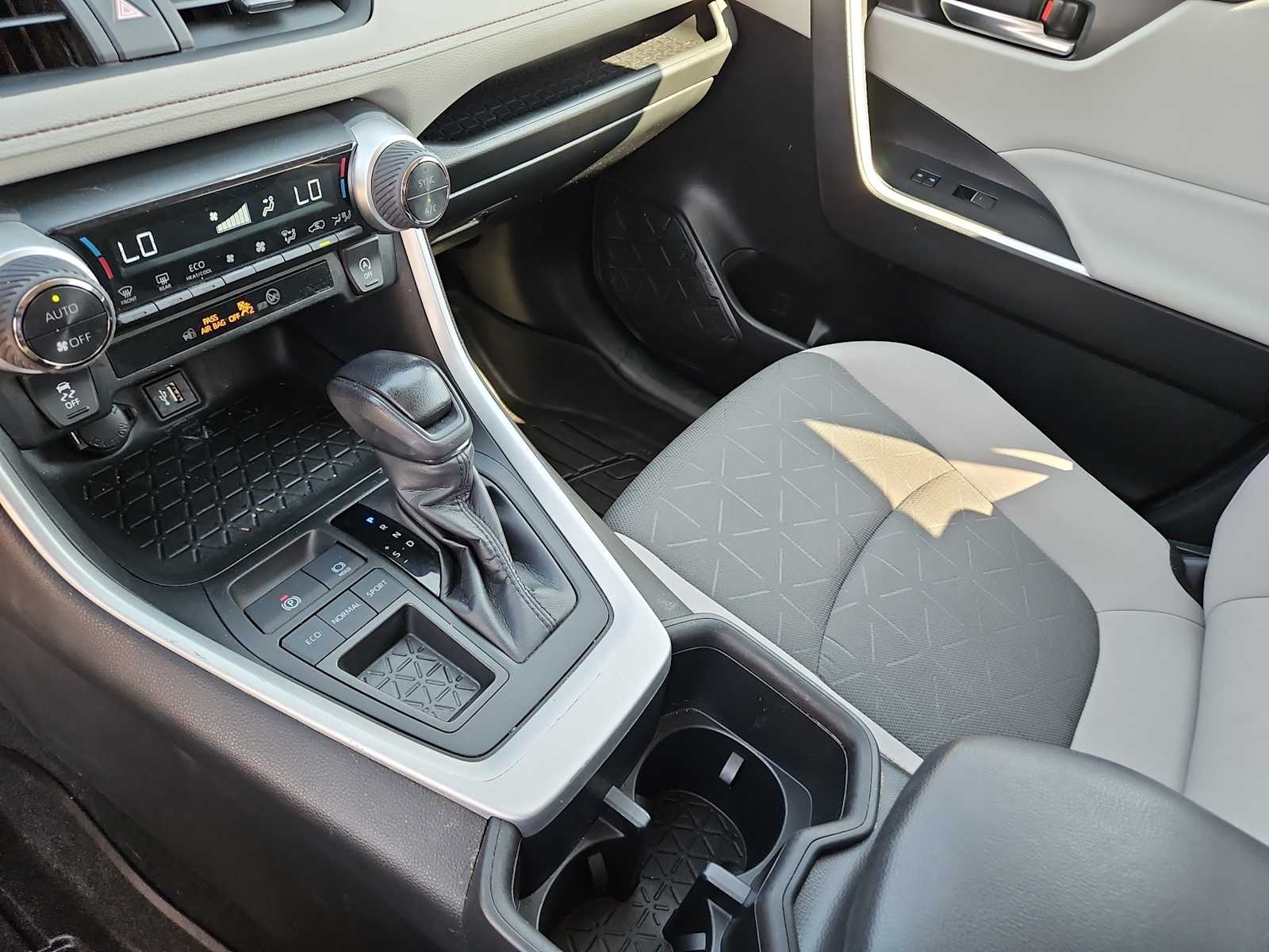 Thumbnail: 2023 Toyota RAV4 - 24