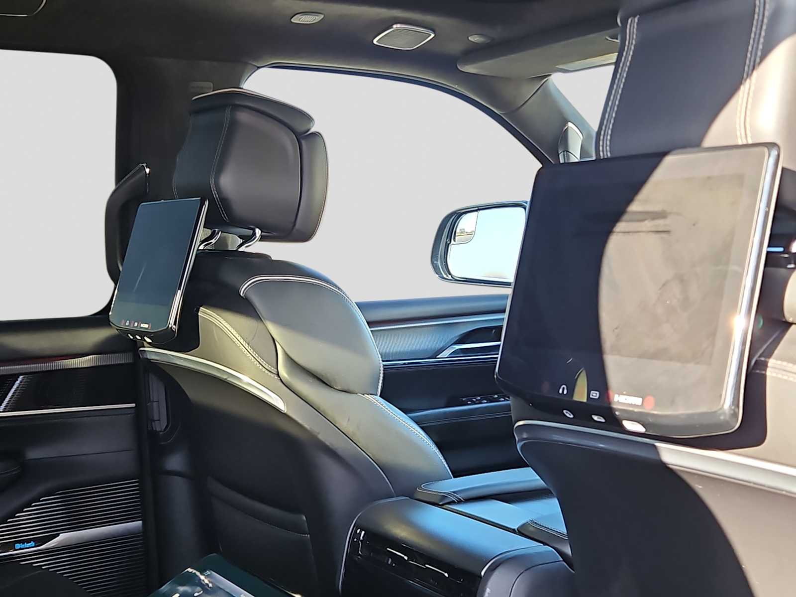 Thumbnail: 2022 Jeep Grand Wagoneer - 14