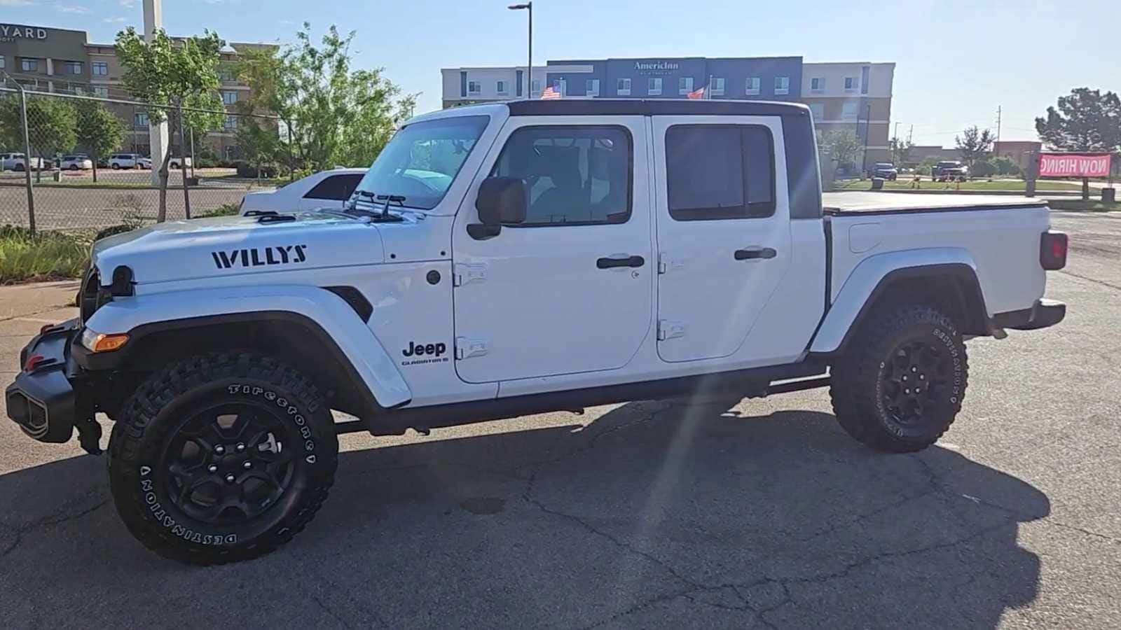 Thumbnail: 2023 Jeep Gladiator - 4