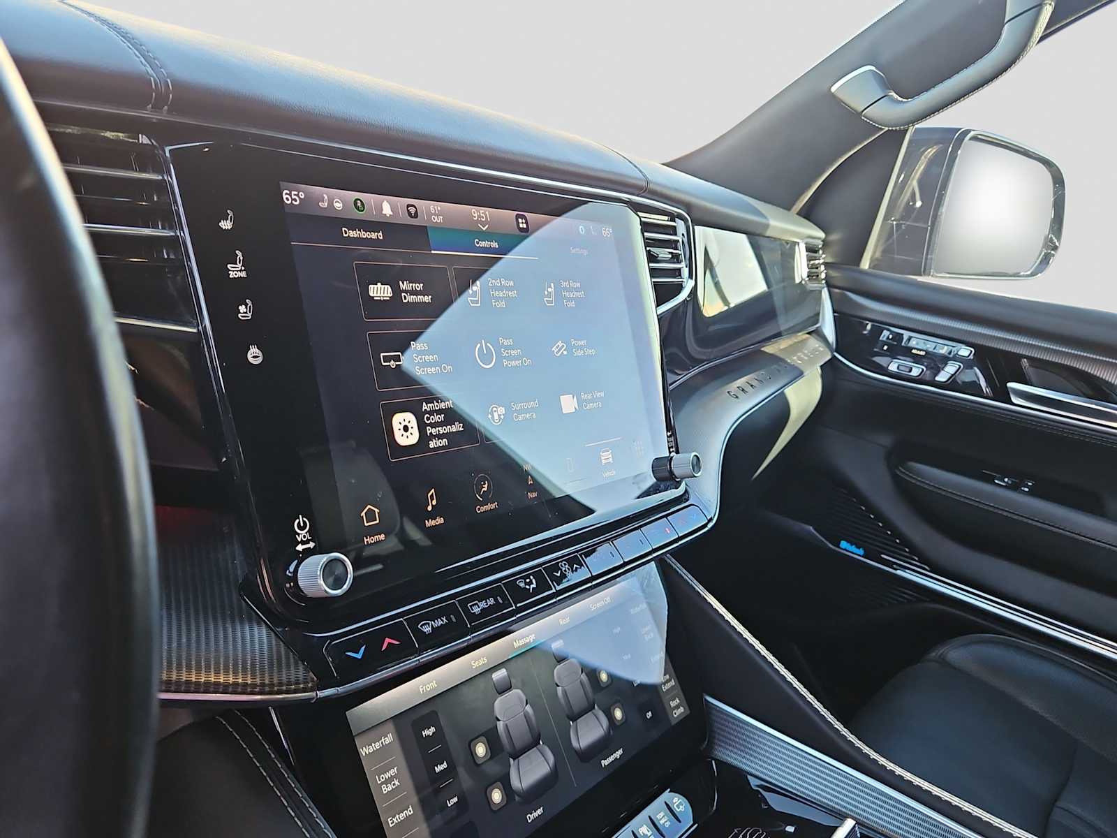 Thumbnail: 2022 Jeep Grand Wagoneer - 24