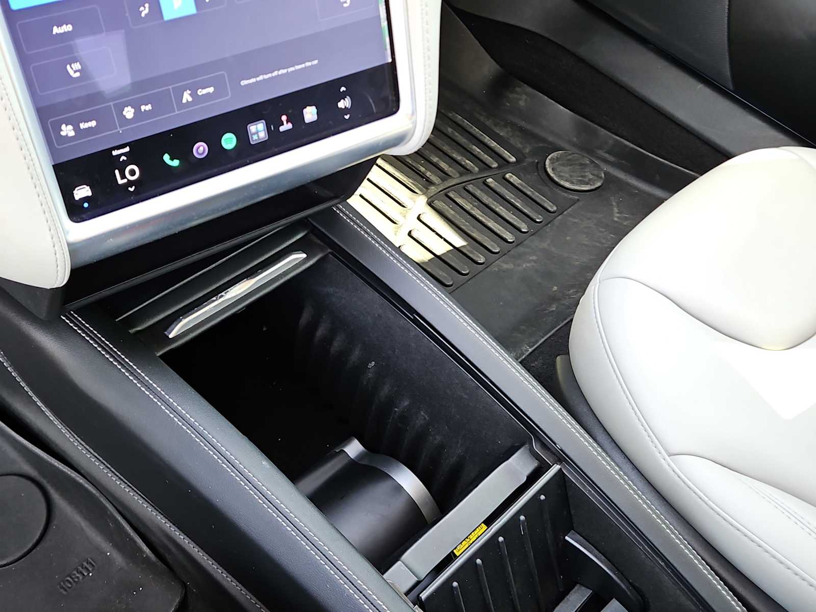 Thumbnail: 2014 Tesla Model S - 20