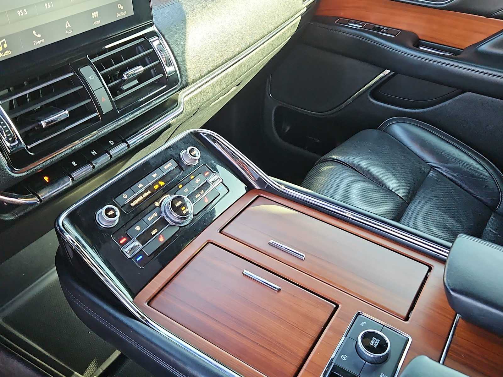 Thumbnail: 2018 Lincoln Navigator - 24