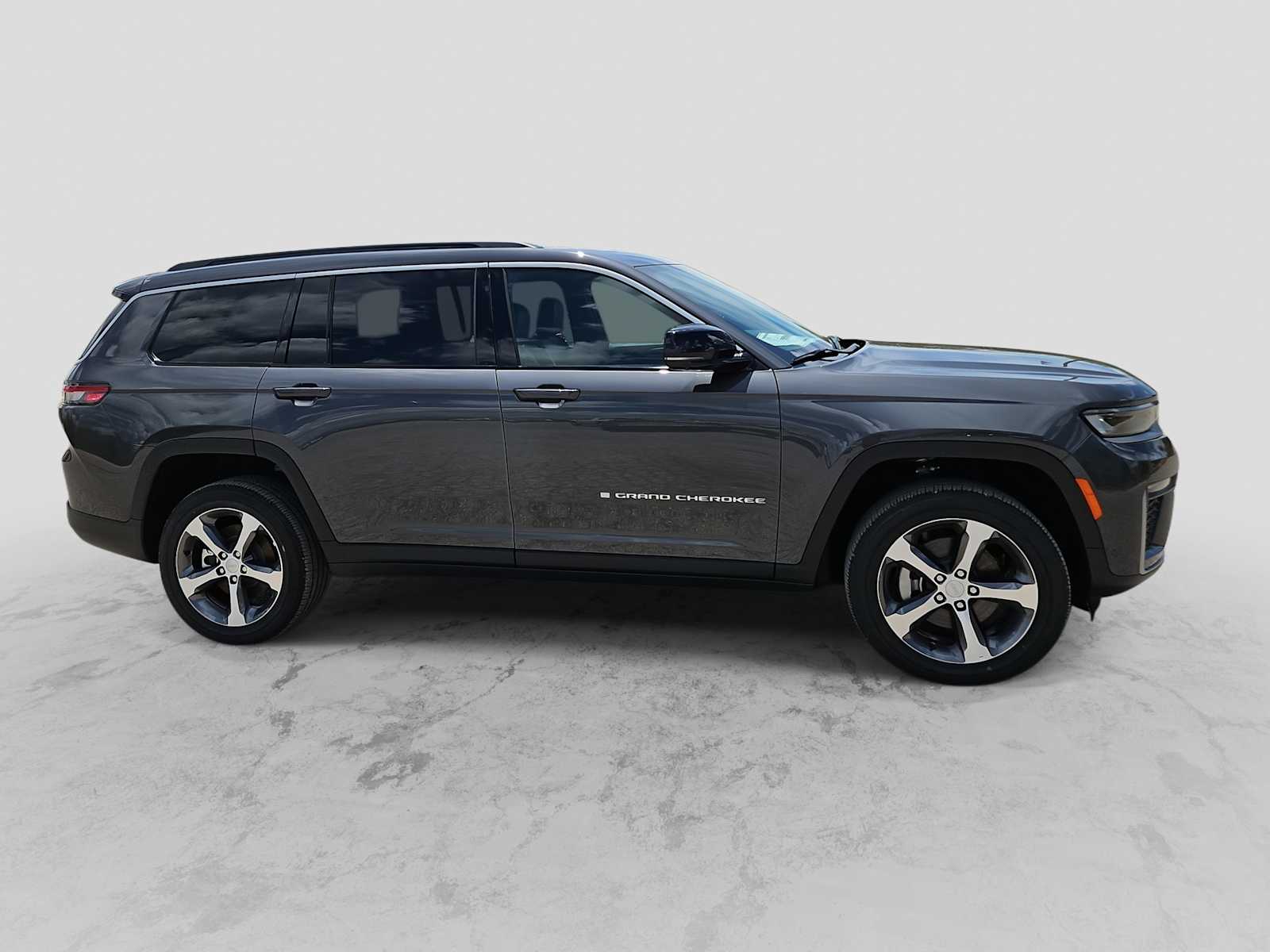 Thumbnail: 2026 Jeep Grand Cherokee L - 9