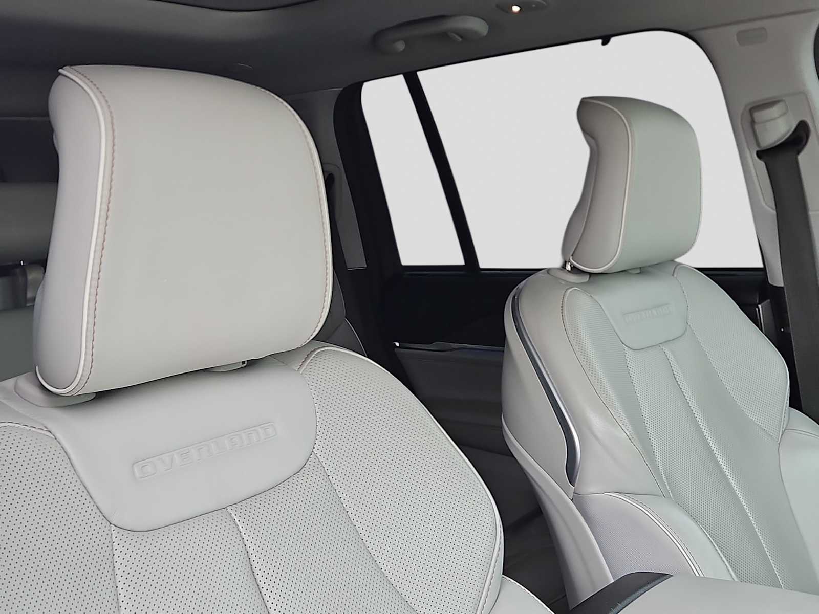 Thumbnail: 2022 Jeep Grand Cherokee - 18