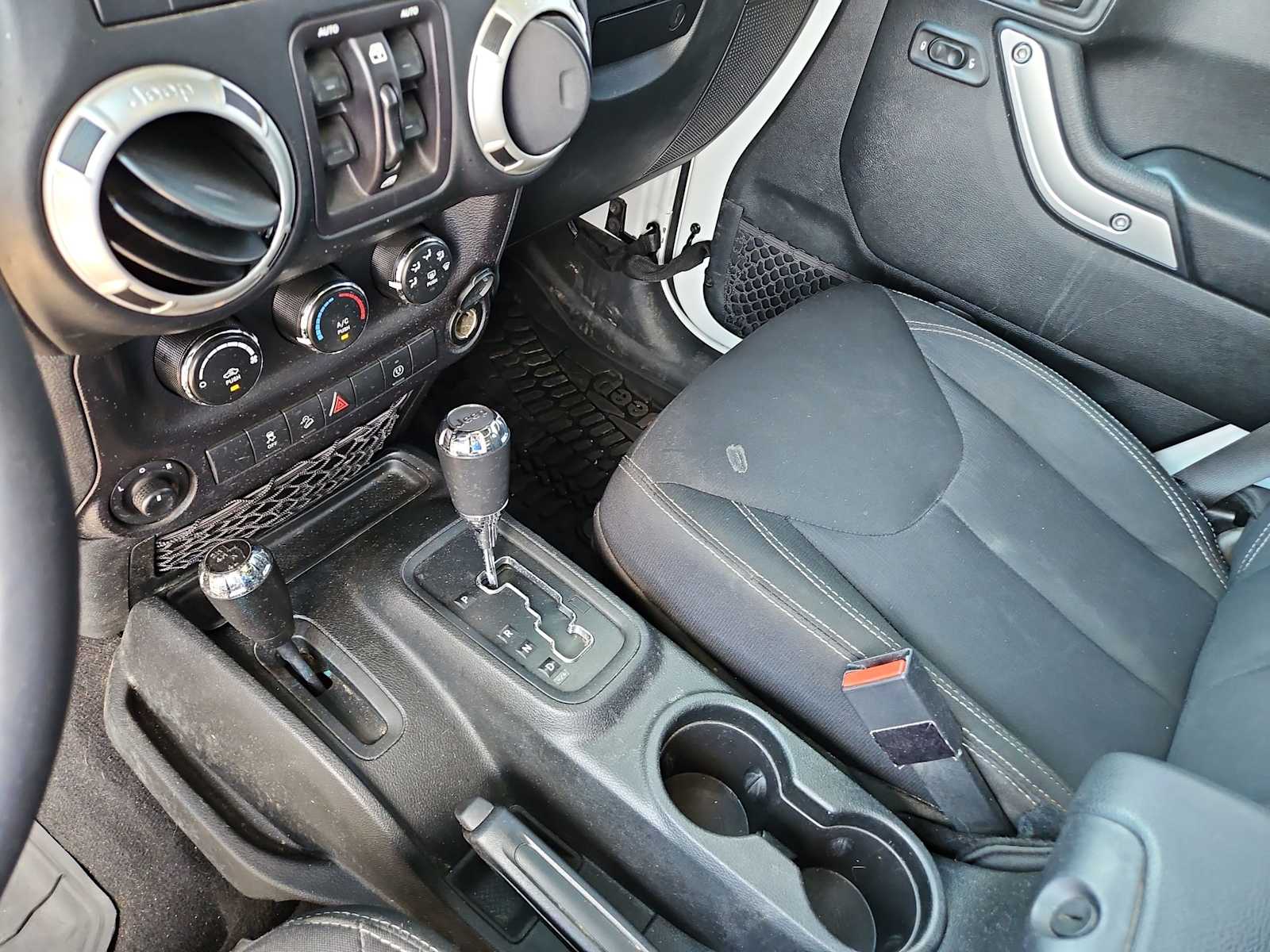 Thumbnail: 2018 Jeep Wrangler - 24