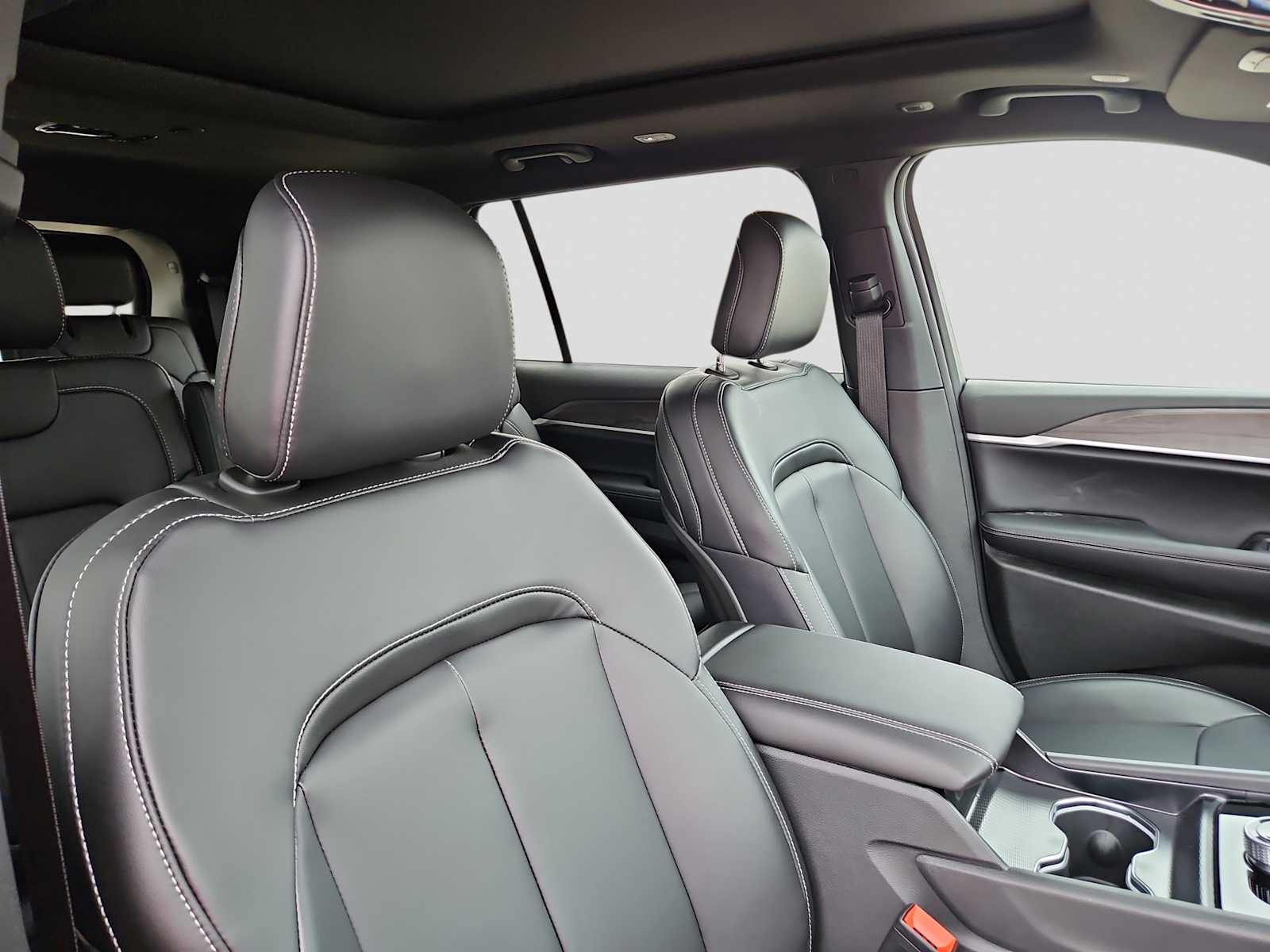 Thumbnail: 2026 Jeep Grand Cherokee L - 16