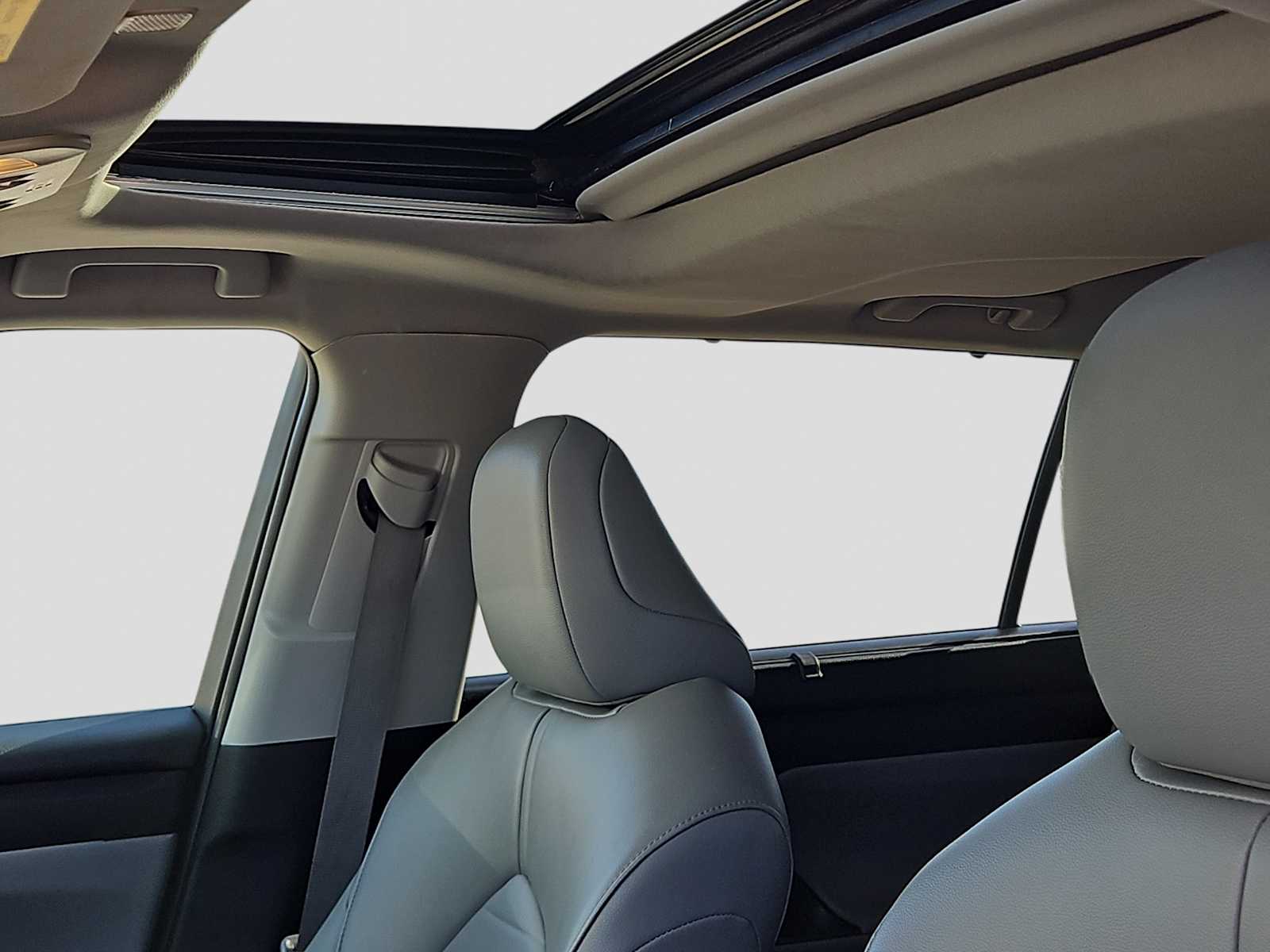 Thumbnail: 2023 Toyota Highlander - 15