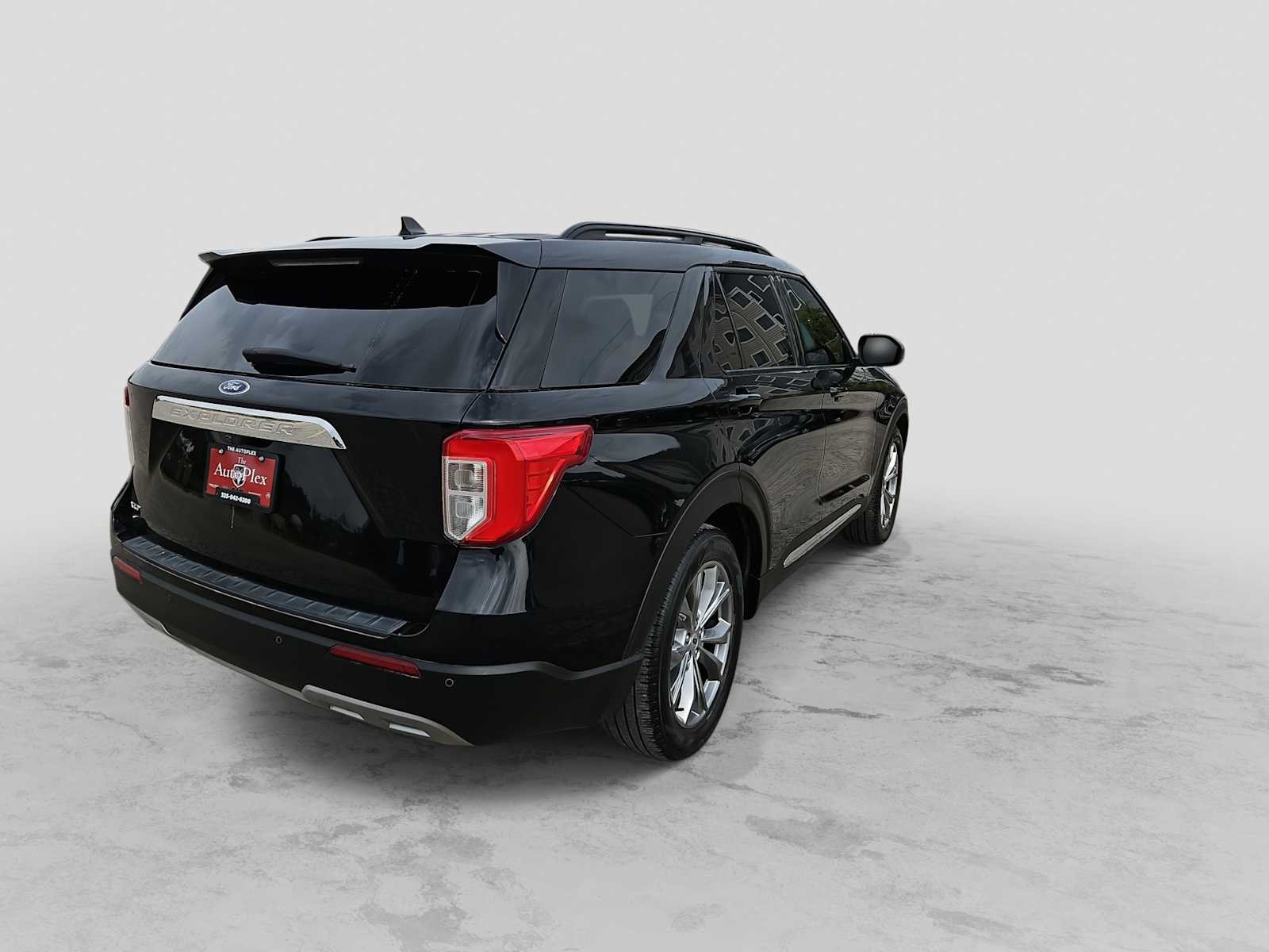 Thumbnail: 2022 Ford Explorer - 8