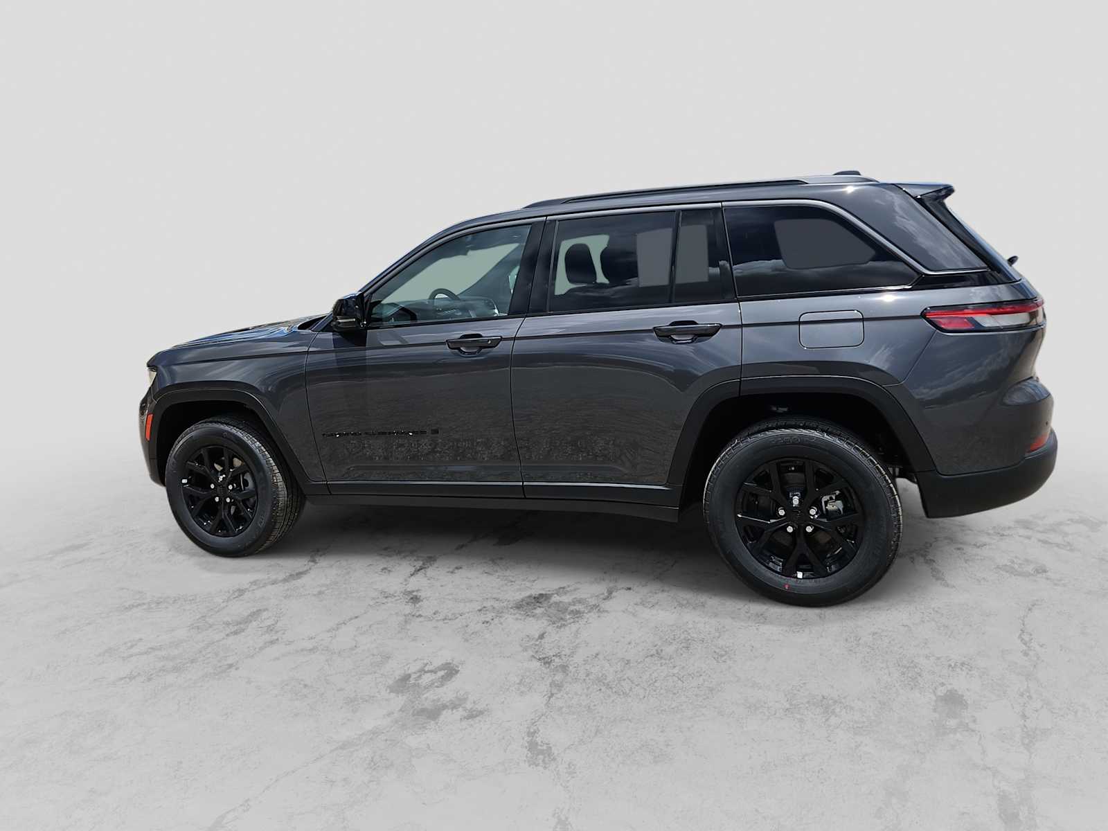 Thumbnail: 2026 Jeep Grand Cherokee - 5