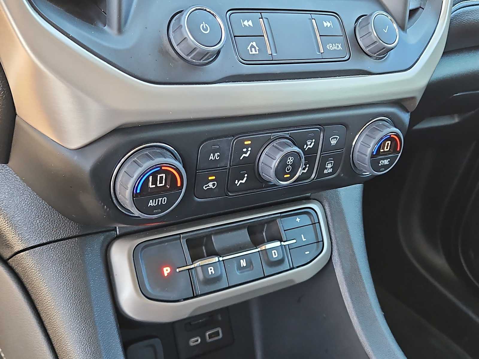 Thumbnail: 2023 GMC Acadia - 24