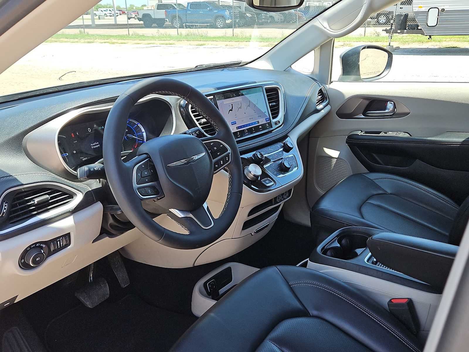 Thumbnail: 2023 Chrysler Pacifica - 10