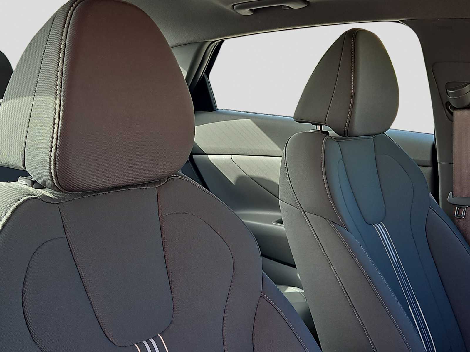 Thumbnail: 2025 Hyundai Elantra - 18