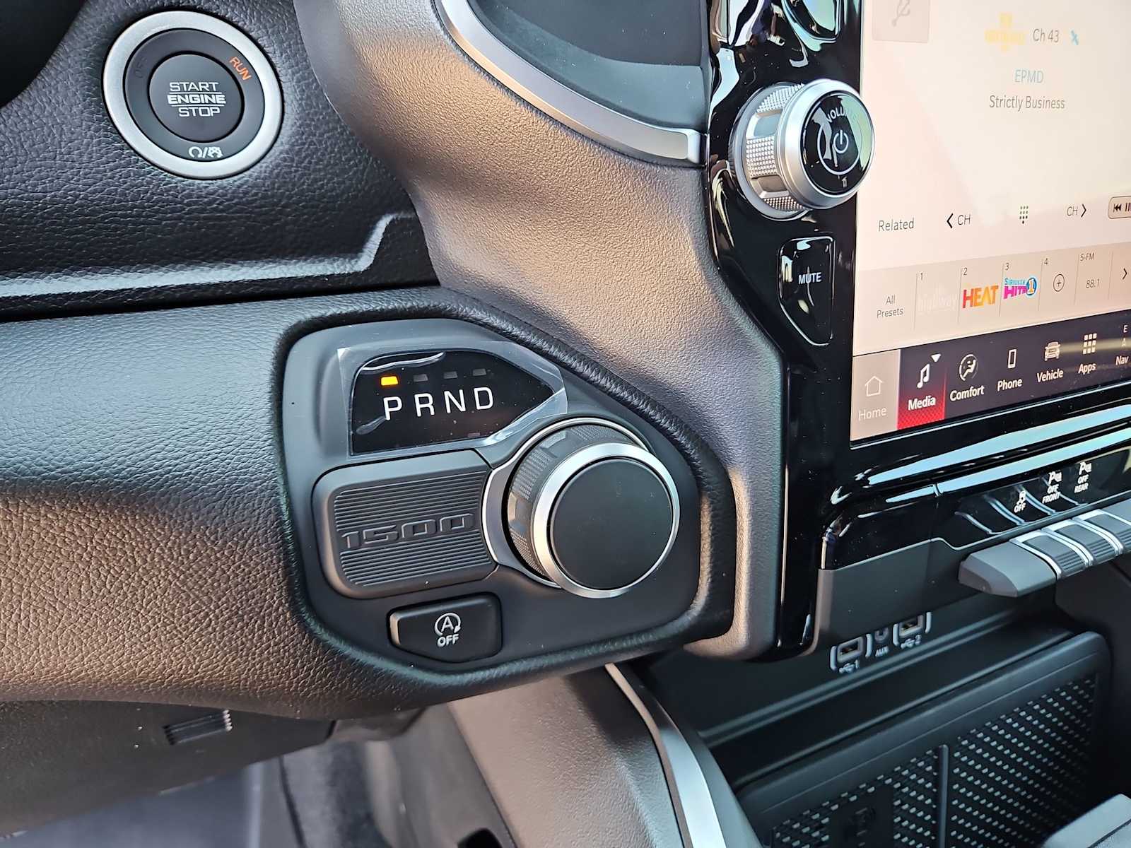 Thumbnail: 2025 RAM 1500 - 25