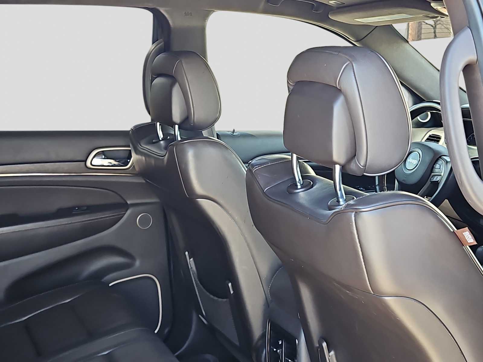 Thumbnail: 2017 Jeep Grand Cherokee - 17